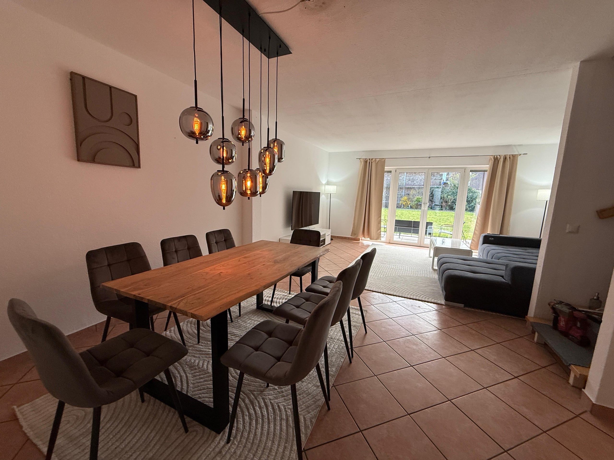 Monteurwohnung Oestrich-Winkel, Haus mit 8 Betten, Garten