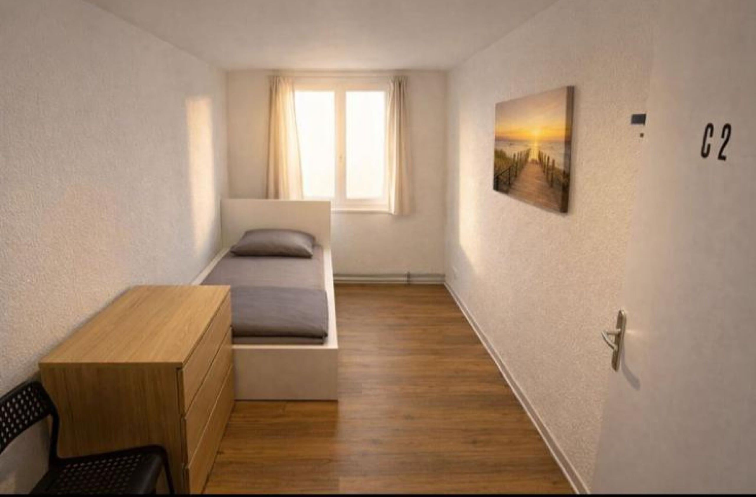 Monteurzimmer in Rüsselsheim, 5 Einzelbetten, Parkplatz